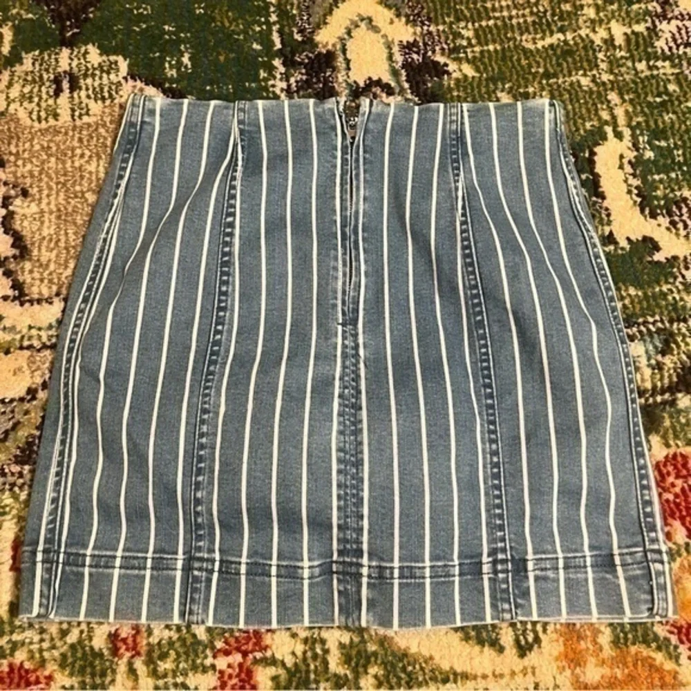 Jolt vertical striped